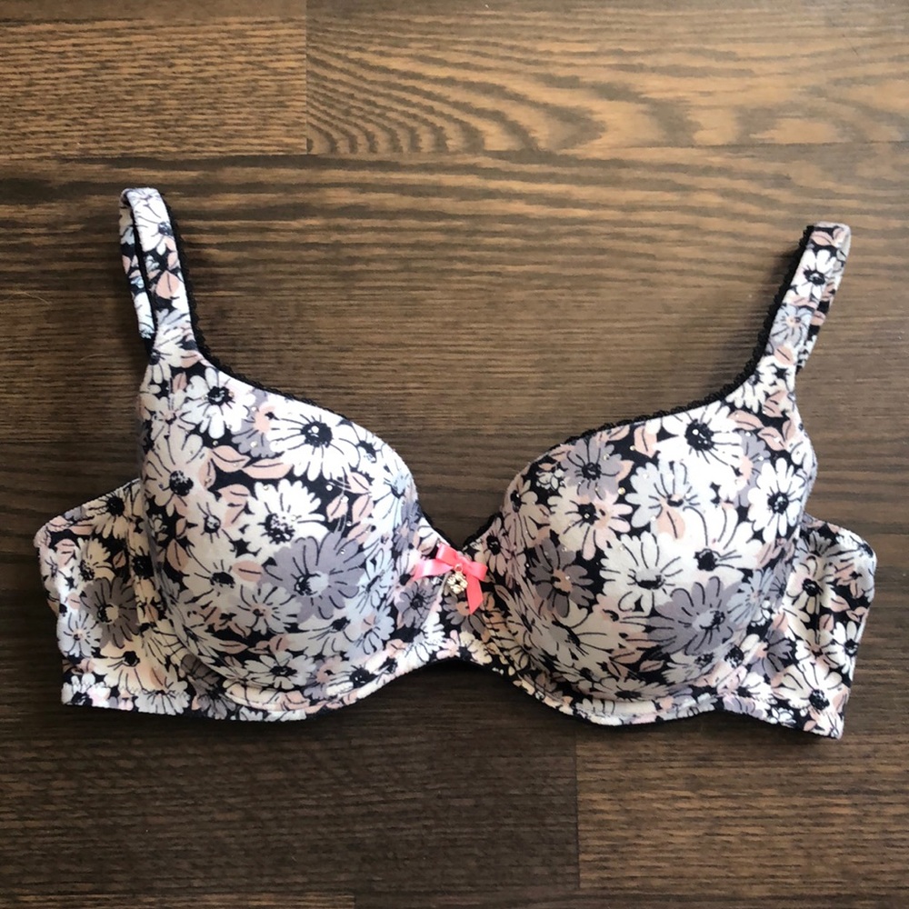 VICTORIAS SECRET CRYSTAL EMBELLISHED BRA 38B